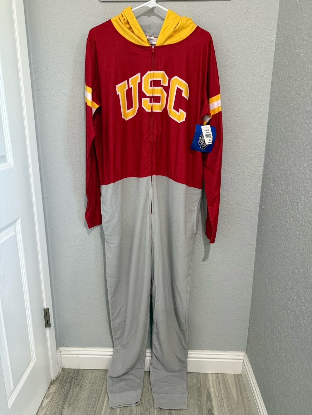 Rare USC Trojans Red and Yellow Unisex Adult Onesie Size M/L - New